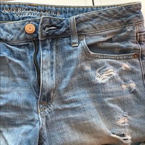 AE boyfriend midi shorts